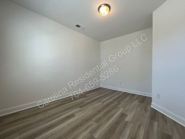 Foto del edificio - 15340 Ballancroft Pkwy