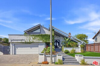 Building Photo - 4355 Chaumont Rd