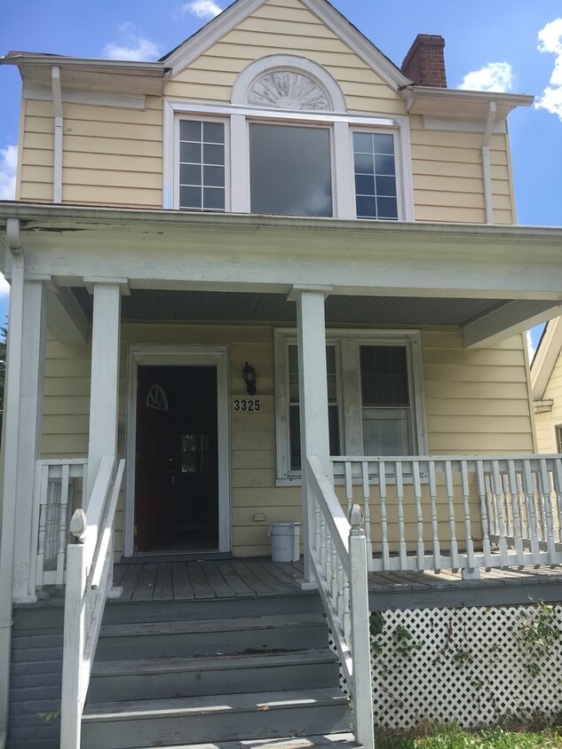 Charming Colonial on Corner Lot in Northside - Charming Colonial on Corner Lot  in Northside