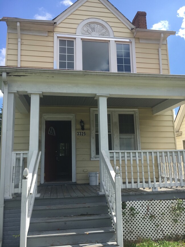 Charming Colonial on Corner Lot in Northside - Charming Colonial on Corner Lot  in Northside House