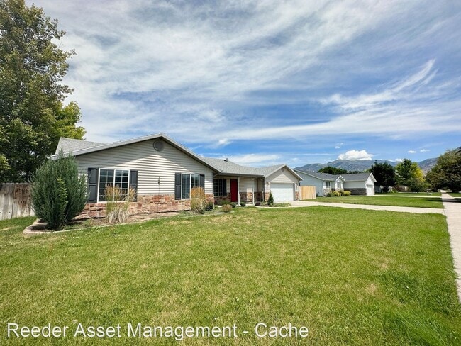 Building Photo - 4 br, 2 bath House - 903 West 2730 South