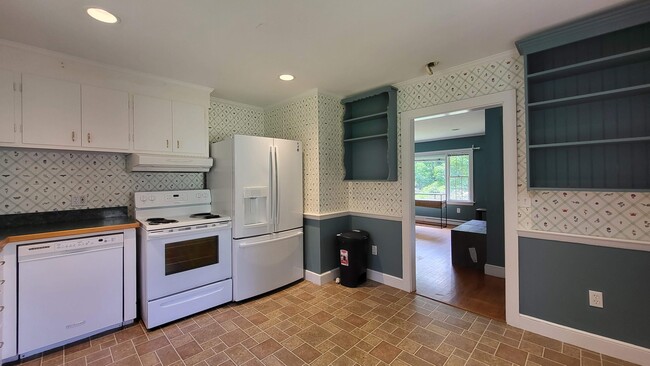 Building Photo - 32 S Main St