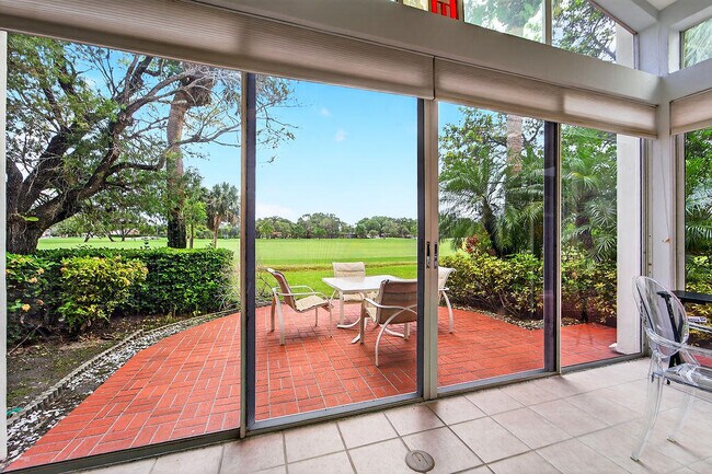 Foto del edificio - 12902 Touchstone Pl