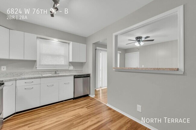 Foto del edificio - 6824 W 76th St