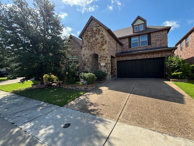 Building Photo - 5 BR/4BA | Updated Single Family Home | 2-Car Garage | Gated backyard