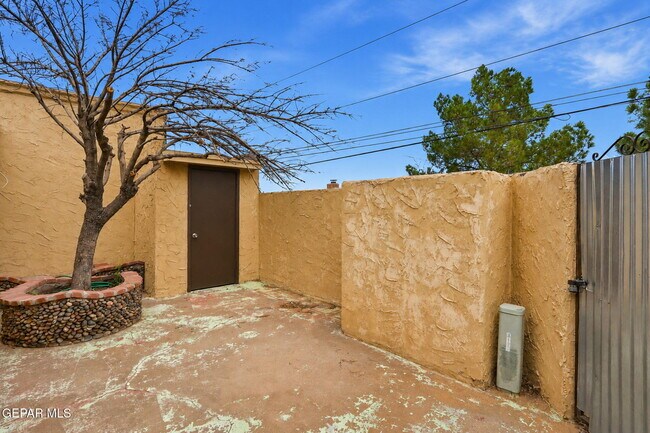 Building Photo - 3120 Wayside St