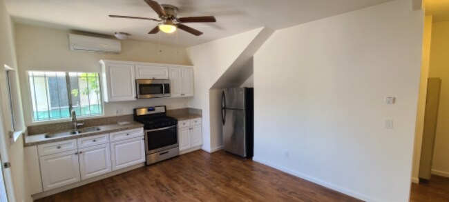 Building Photo - 1655 Rockwood St
