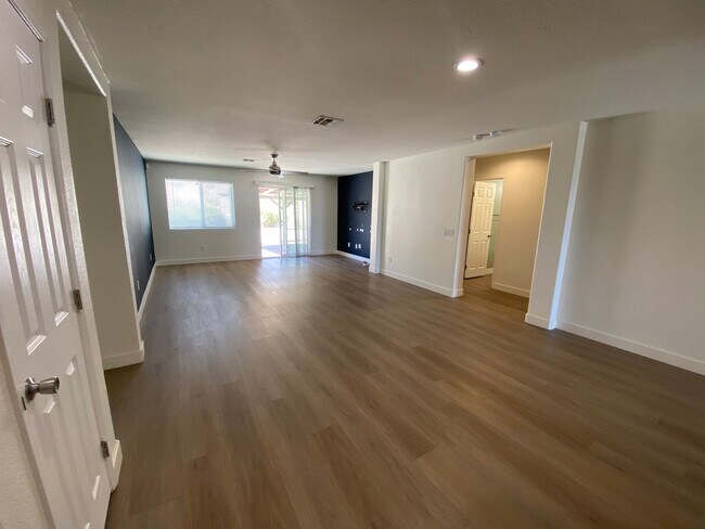 Building Photo - Palmale 3 bedroom Available Now!
