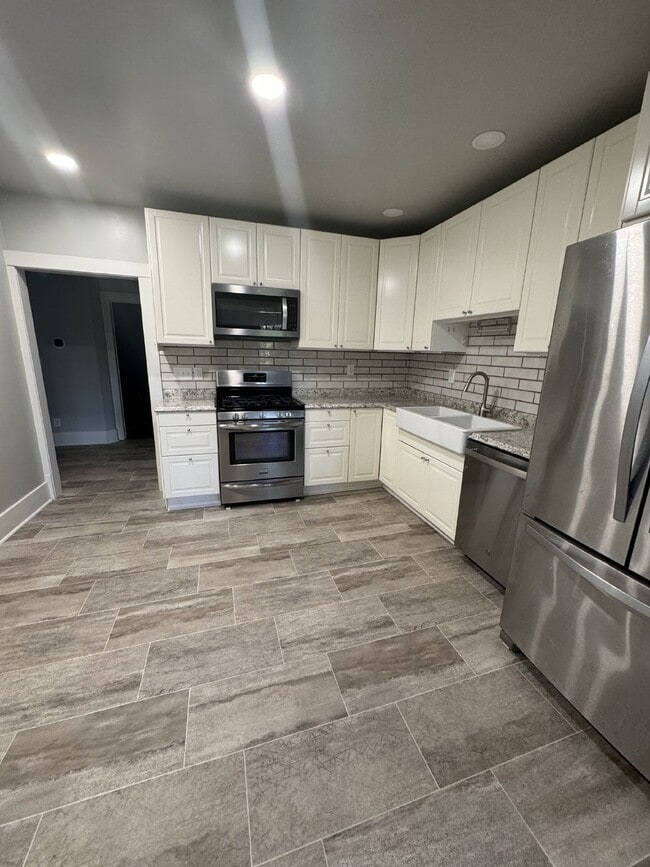 Photo - 4 bedroom 3 bath Springfield home with Off street parking