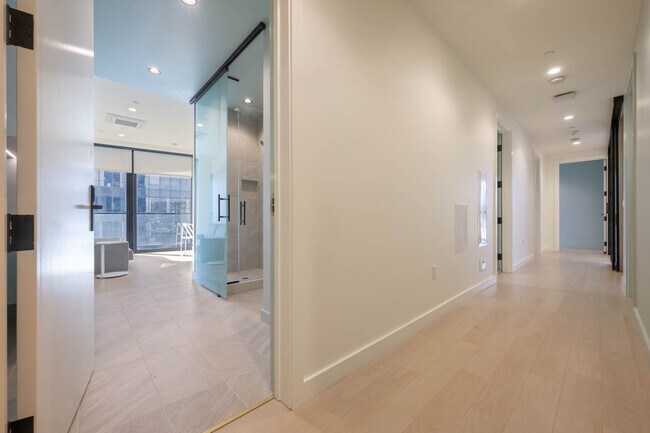 Building Photo - 6401 Wilshire Blvd