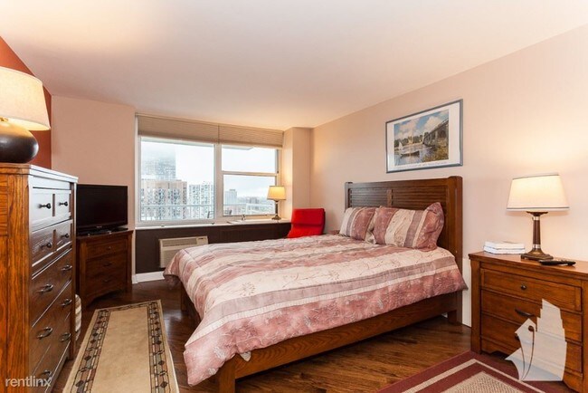Foto del edificio - 4200 N Marine Dr