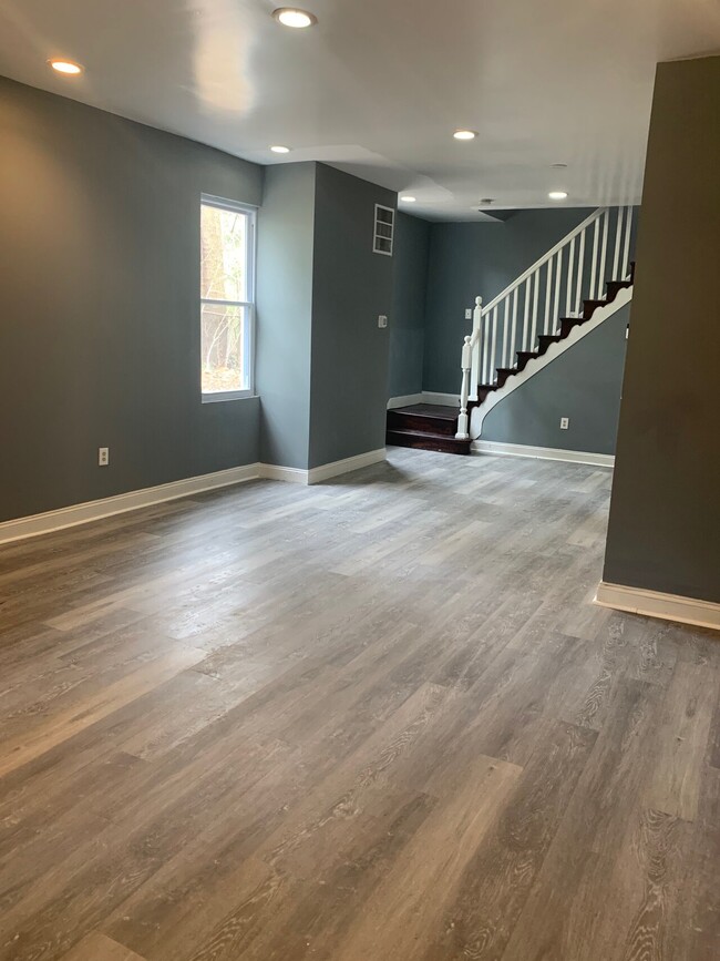 Building Photo - 2800 Clifton Park Terrace