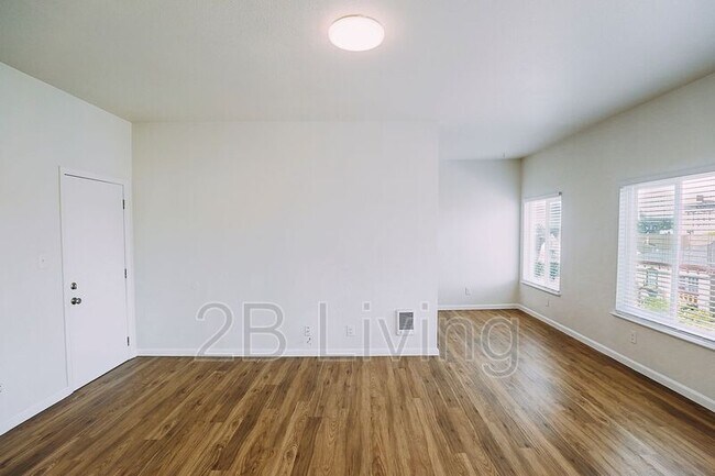 Building Photo - 2805 E 16th St