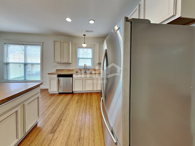 Building Photo - 16435 Leavitt Lane