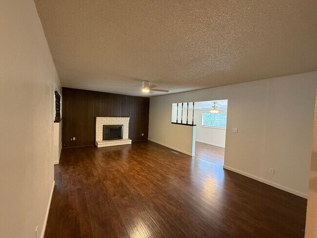 Foto del edificio - 3-bedroom single story in the heart of Tur...