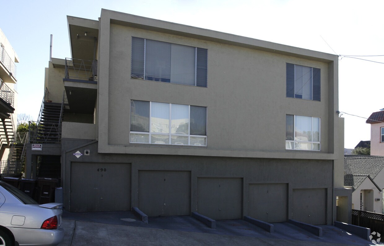 Building Photo - 490 Capital