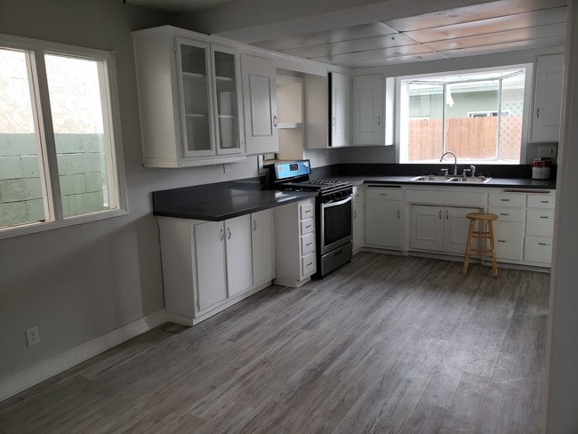 Kitchen - 4427 W 140th St