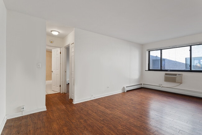 Foto del edificio - 6758 N Sheridan Rd