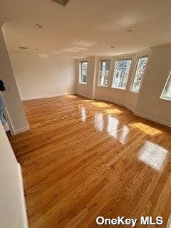 Foto del edificio - 120-47 Sunrise Ct
