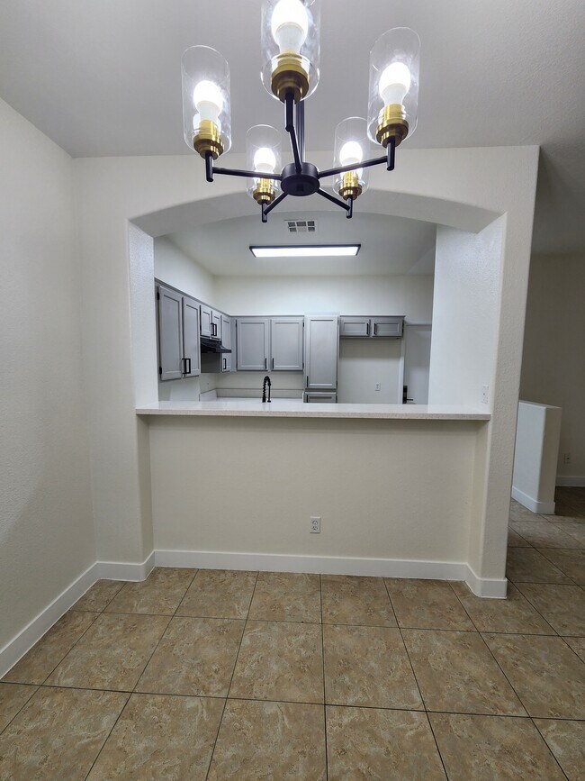 Building Photo - 929 Dusty Creek St