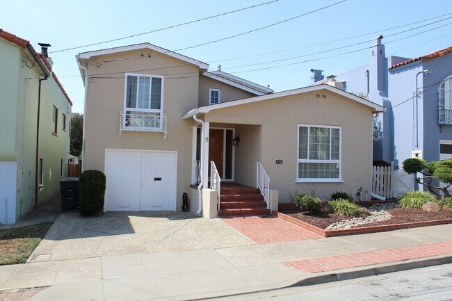 Building Photo - 554 Palm Ave