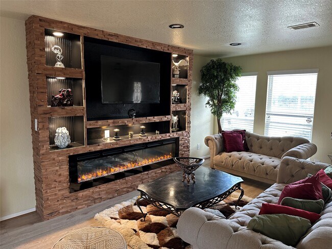 Foto del edificio - 16107 Sheldon Ridge Way