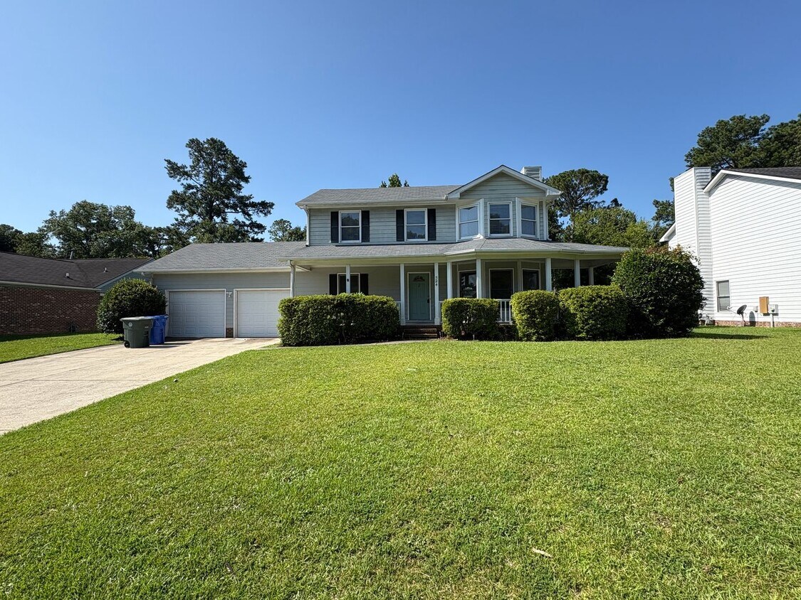 Primary Photo - Charming 3 Bed 2.5 Bath Home with Large Ba...