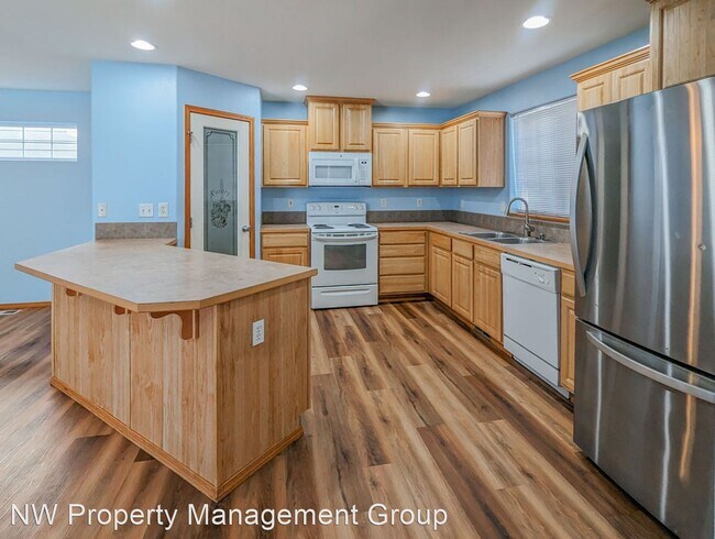 Building Photo - 3 br, 2.5 bath House - 11725 14th Ave W