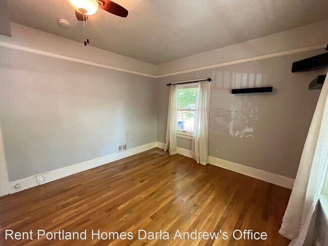 Foto del edificio - 3 br, 1 bath House - 35 NE Fremont St