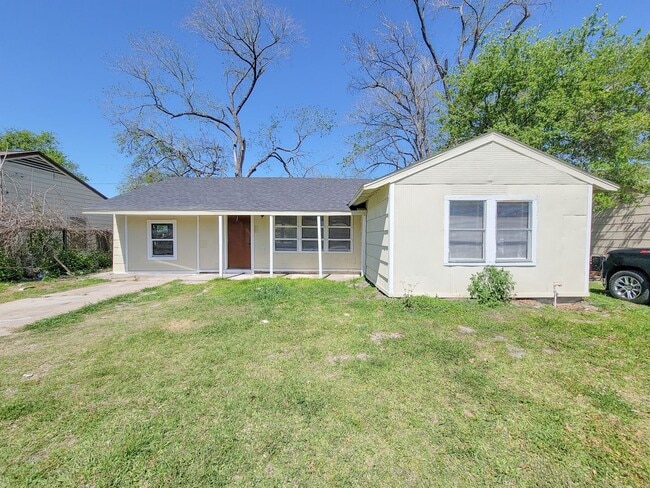 Welcome to this inviting single-family residence in the desirable South Park/Sunnyside area of Ho... - Welcome to this inviting single-family residence in the desirable South Park/Sunnyside area of Ho... House