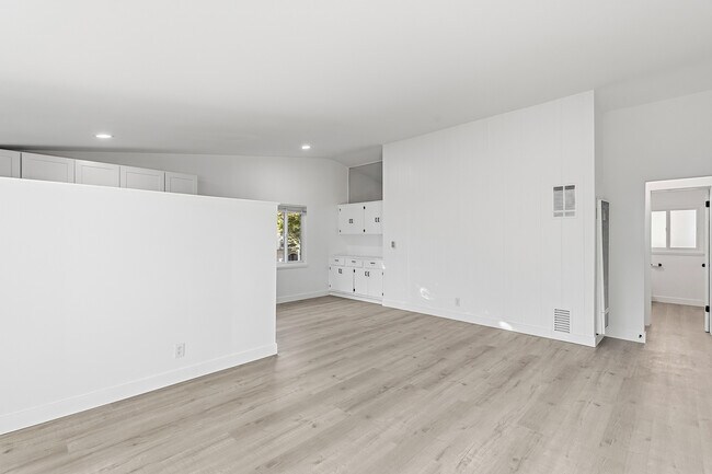 Foto del edificio - 360 S Reeves Dr