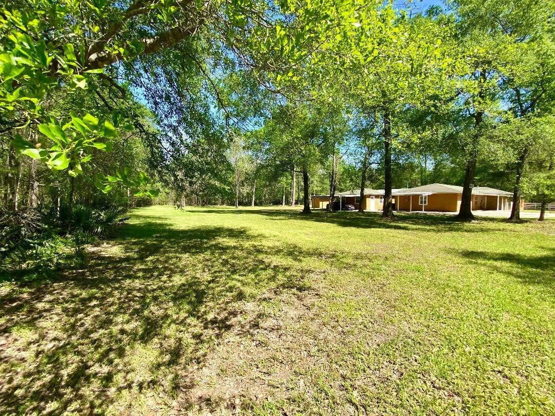 Building Photo - 10451 N Essex Dr
