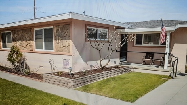 Building Photo - 8223 Cyclamen Way