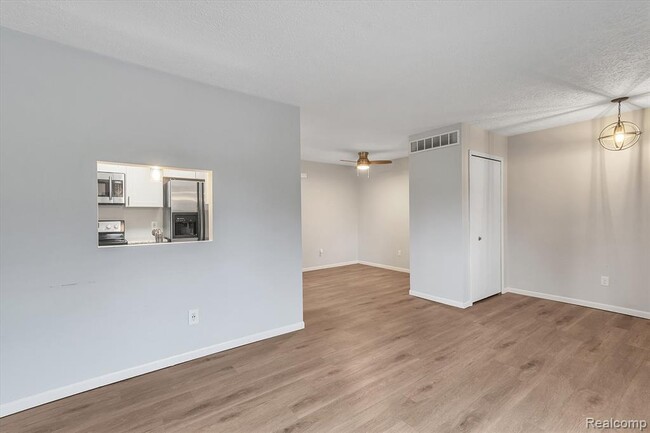 Foto del edificio - 27208 Spaulding Rd