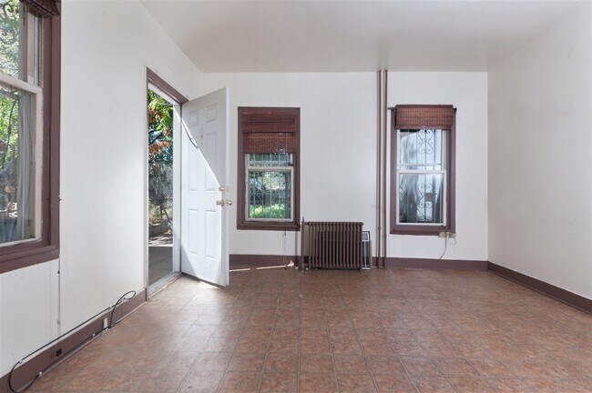 Foto del edificio - 492 Linwood St
