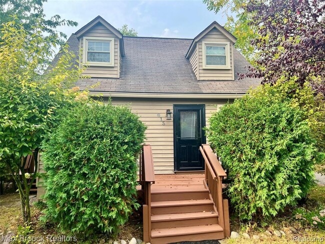 Building Photo - 615 Leon Rd