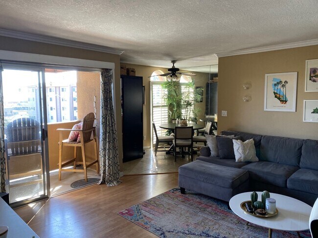 Living Room - 5051 La Jolla Blvd