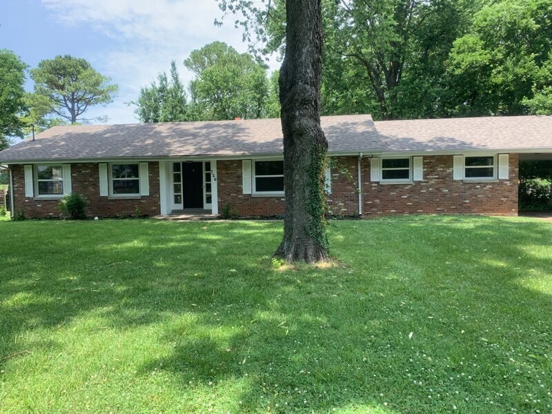 Primary Photo - 726 Morehead Way