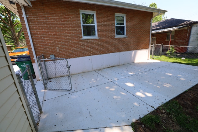 Building Photo - 1041 Martha Ln