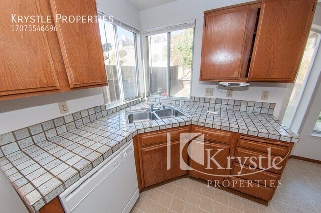 Foto del edificio - Nice Glen Cove home on quiet court