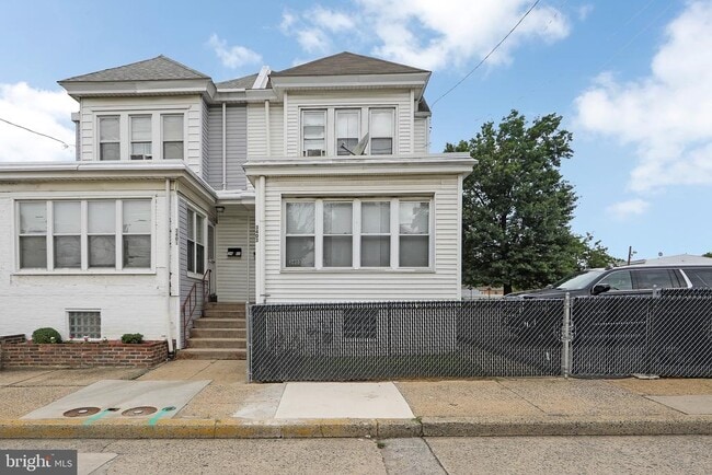 Building Photo - 3403 River Rd