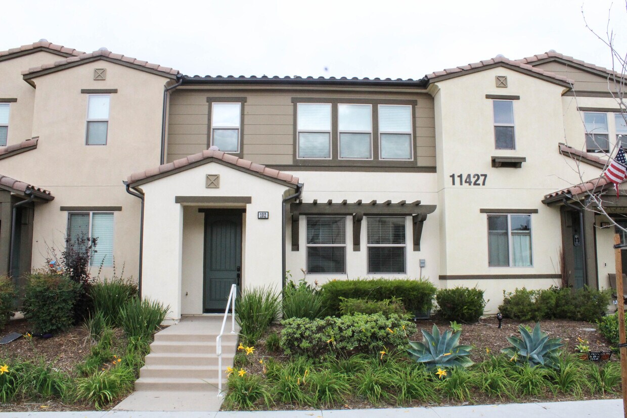11427 Citrus Dr Unit 102, Santa Paula, CA 93060 Condo for Rent in
