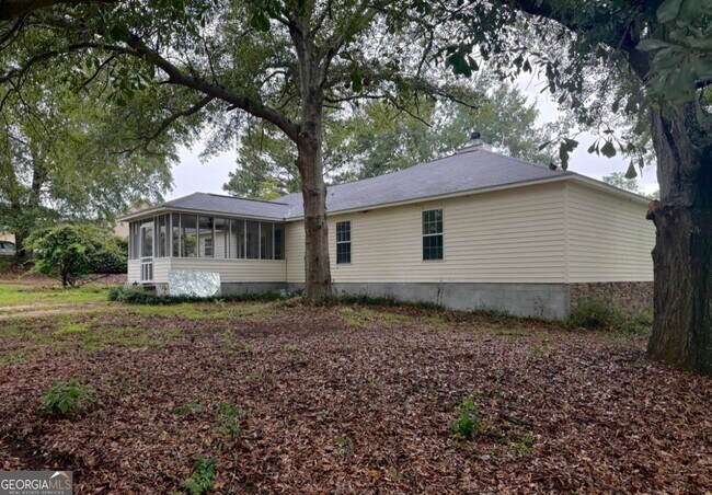 Building Photo - 105 Mockingbird Dr