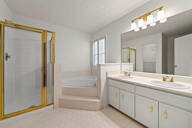 Building Photo - Live in Comfort & Style – 4BR Home with De...
