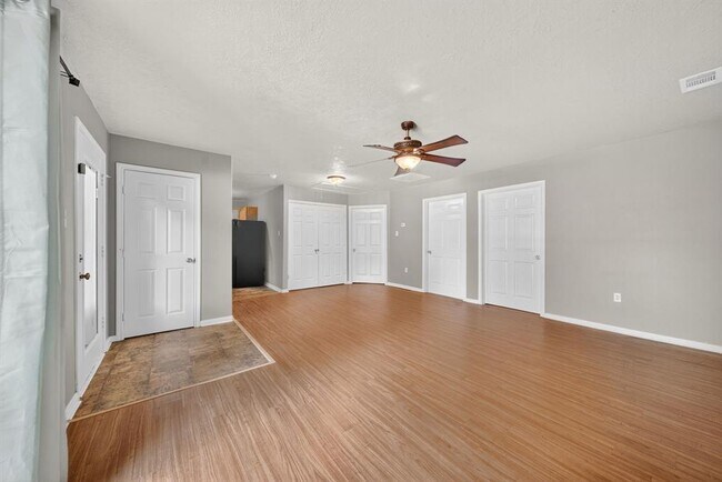 Building Photo - 422 Pimmit Hill Run