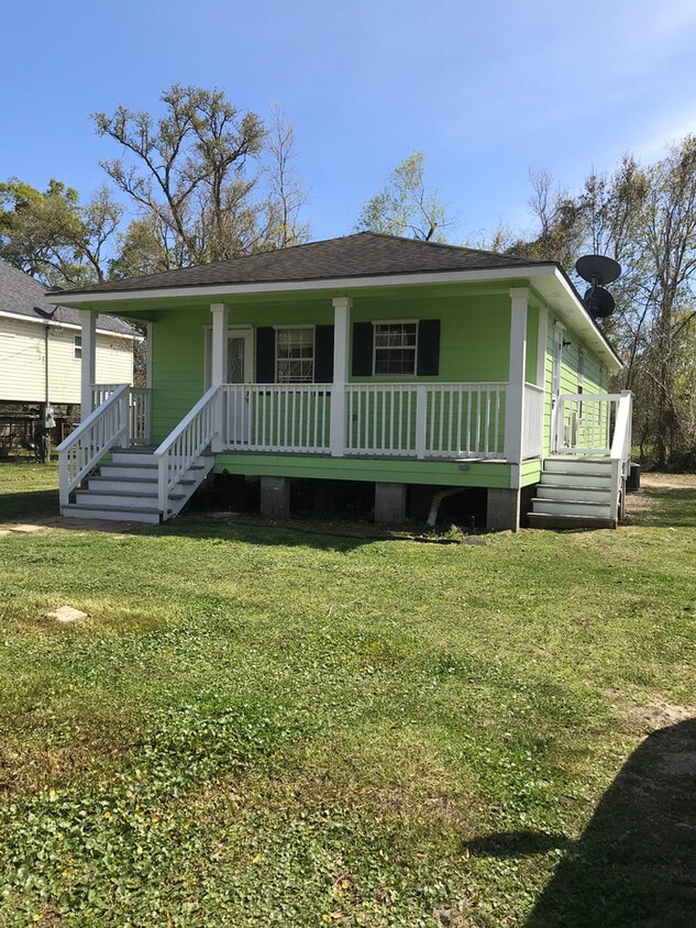 1105 Taranto St, Waveland, MS 39576 House for Rent in Waveland, MS
