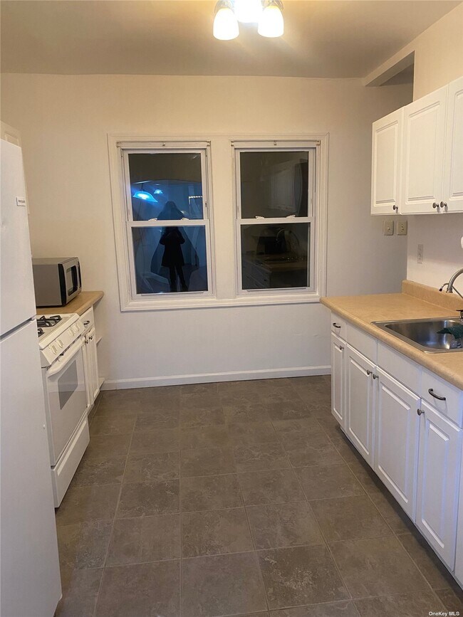 8115 91st Ave, Queens, NY 11421 House Rental in Queens, NY