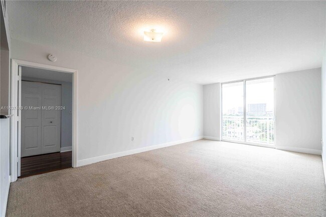 Foto del edificio - 3000 Coral Wy