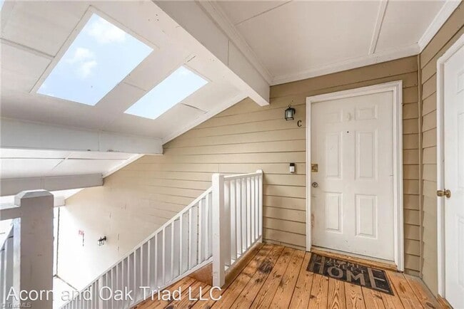 Building Photo - 2 br, 1 bath House - 15 C Meadowood Glen Way