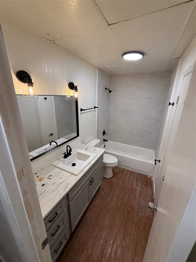 Foto del edificio - 2103 Dixie Ln